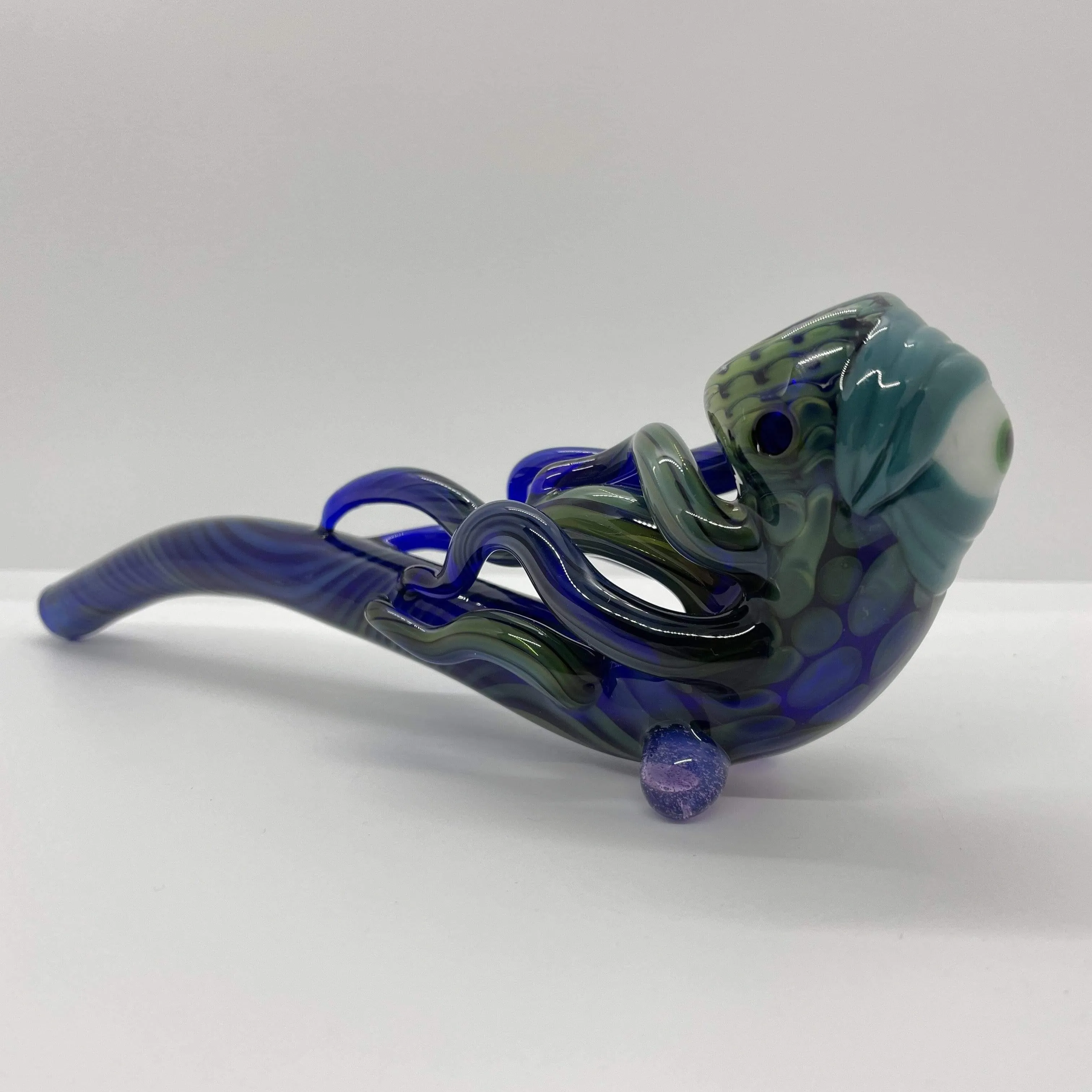 Flowing Eye Pipe