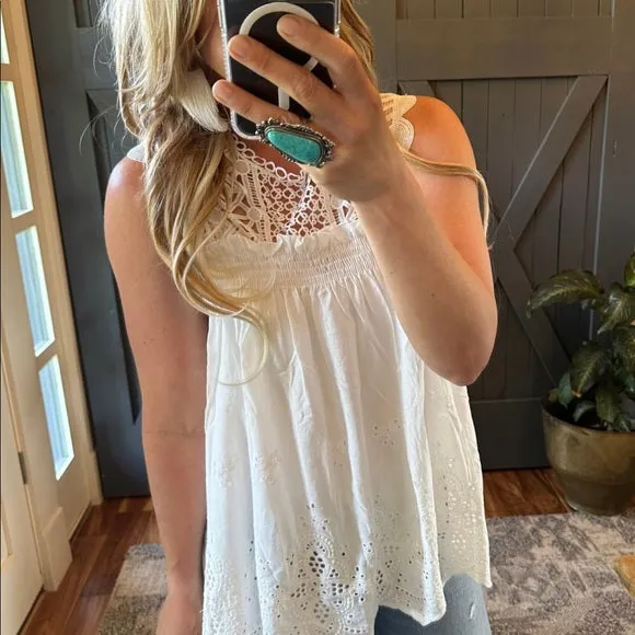 Mikki Crochet Lace Sleeveless Blouse