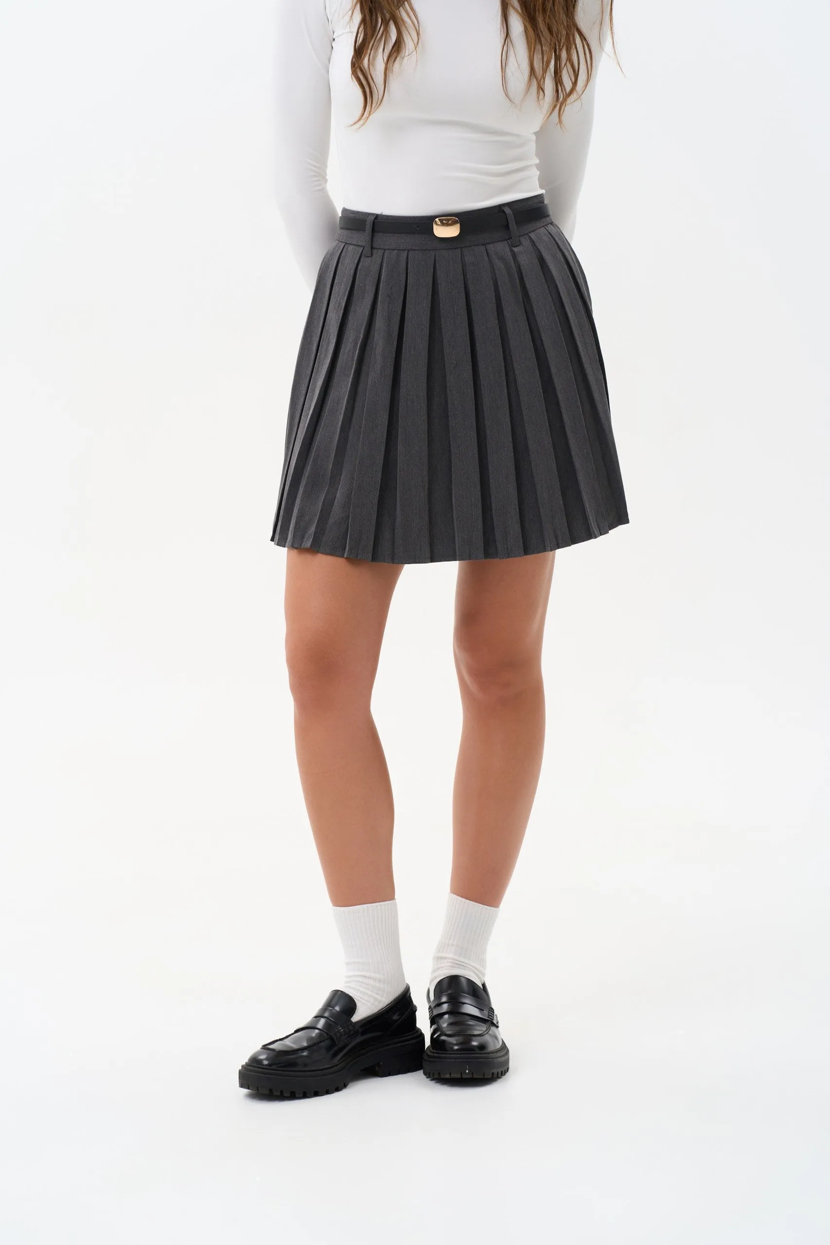 Pleated skirtt in color grey