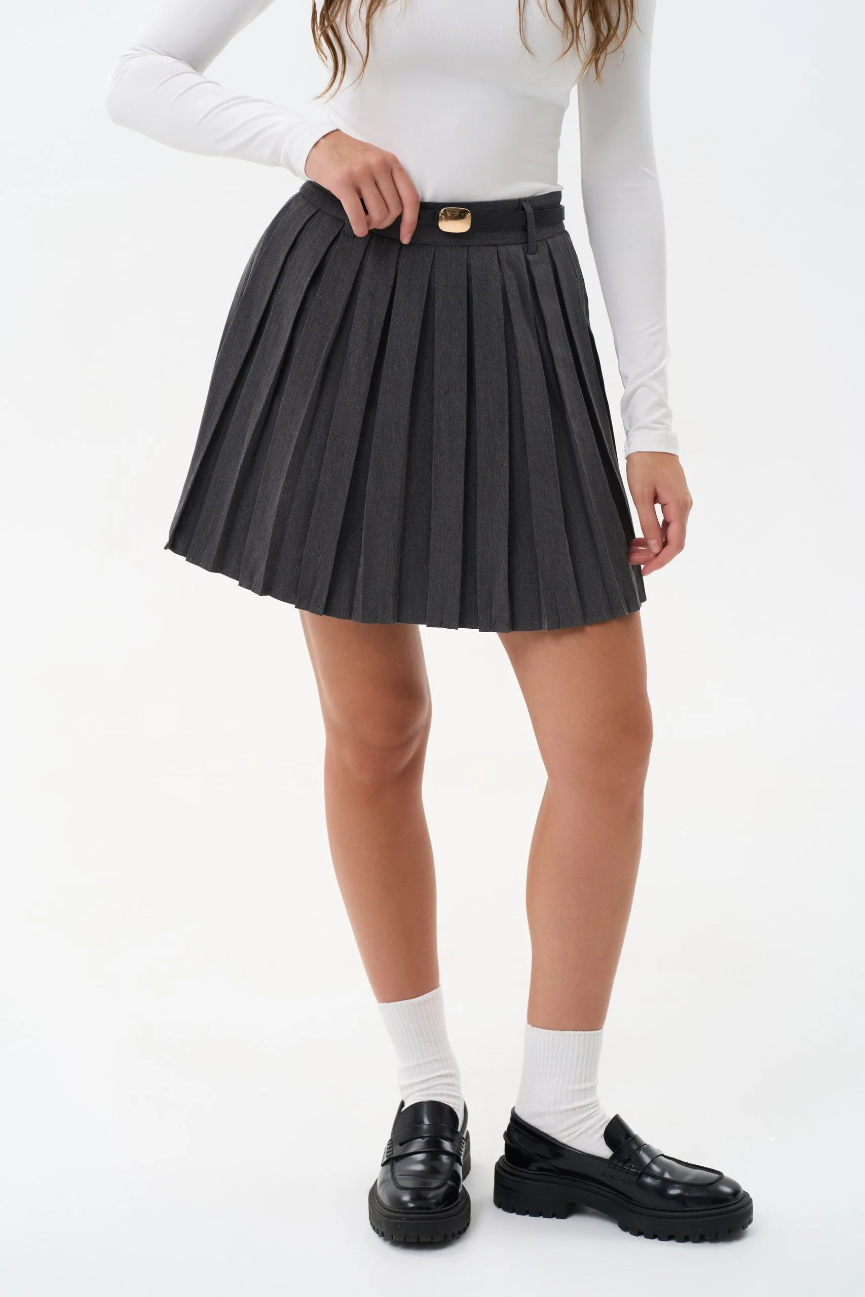 Pleated skirtt in color grey